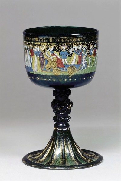 Pokal mit Darstellung eines Hochzeitszuges, vergoldet, Email &amp; Glas (dunkelgrün), Venedig, 1476/1500 (Köln, Museum für Angewandte Kunst Köln, F 1.  (Foto: © Rheinisches Bildarchiv Köln, rba_c004156)